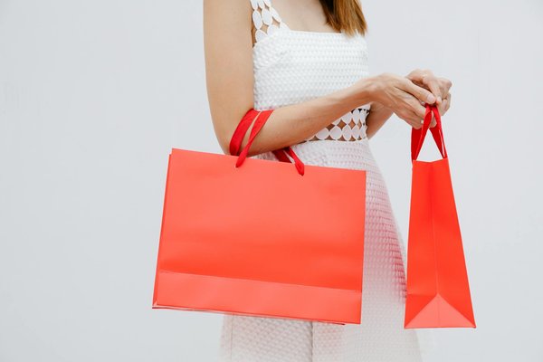 Mastering the art of accessorizing: selecting the perfect jewelry to enhance your look